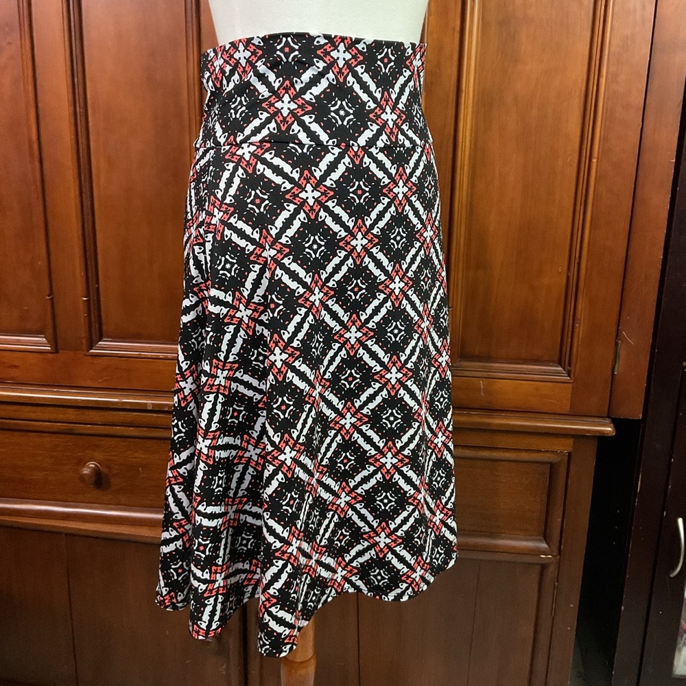 LULAROE AZURE Skirt *lknw** Size Med MSRP $35, GORGEOUS black patterned - CLASSY